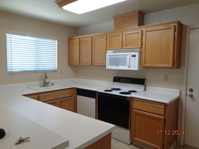 Building Photo - 625 Colemanite