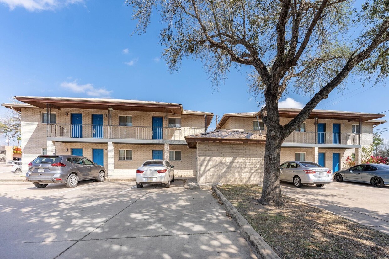 222 S Westgate Dr Unit 12, Weslaco, TX 78596 Apartments in Weslaco