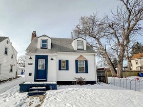 Building Photo - 4911 Douglas Rd