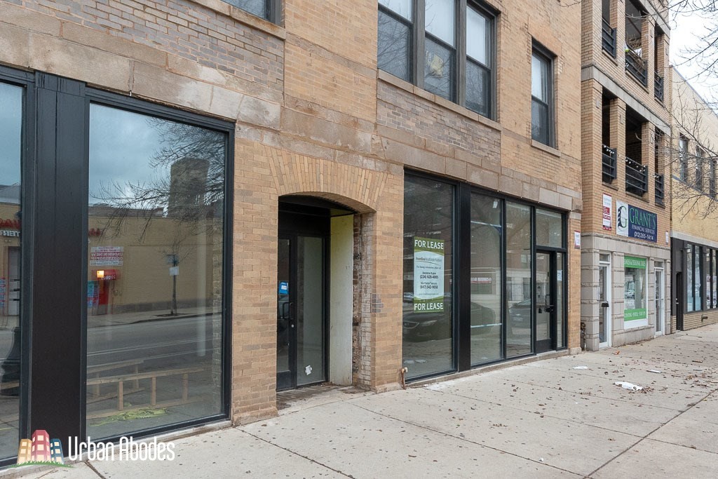 Primary Photo - 2010 S Wabash Ave
