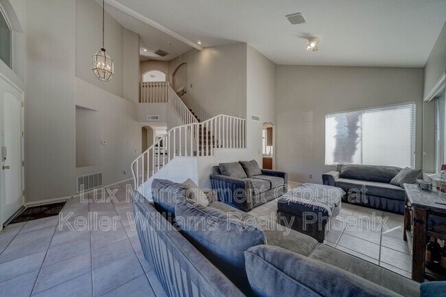 Building Photo - 525 W Mountain Vista Dr