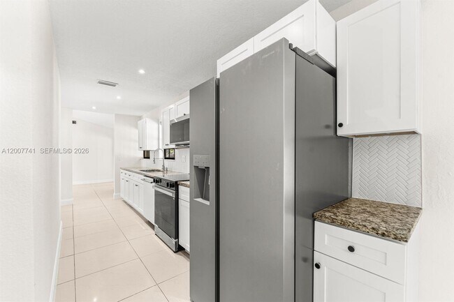 Foto del edificio - 18055 Sycamore Dr W