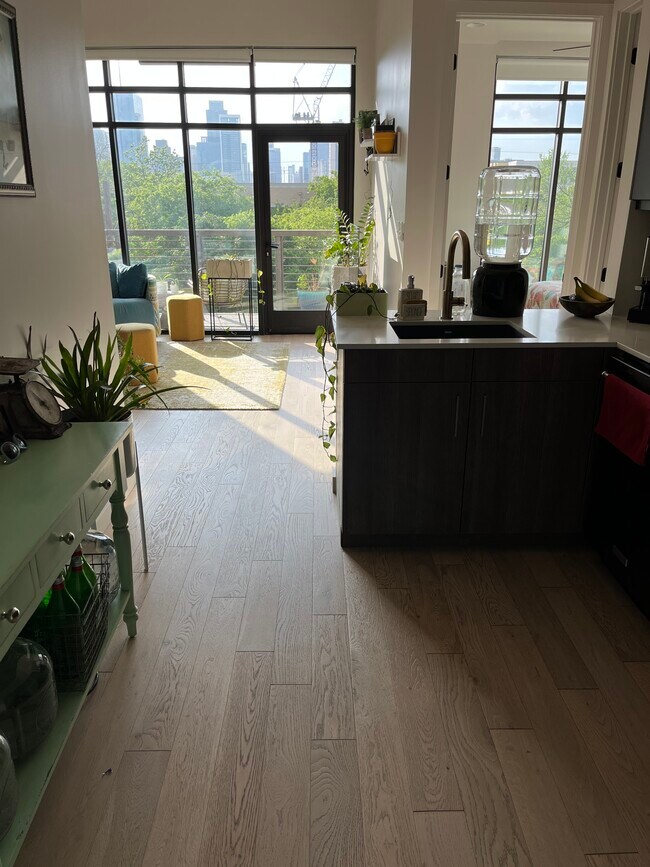 Planta diáfana. - 1501 E 4th St