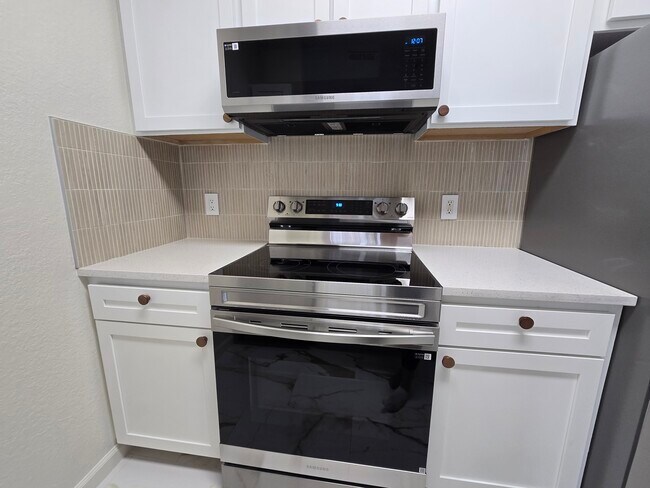 Foto del edificio - 6137 Metrowest Blvd