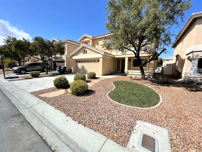 Foto del edificio - Two-story 4 BR & 3 BA designs offer luxuri...