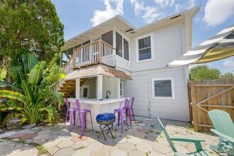Building Photo - 618 7th Ave N