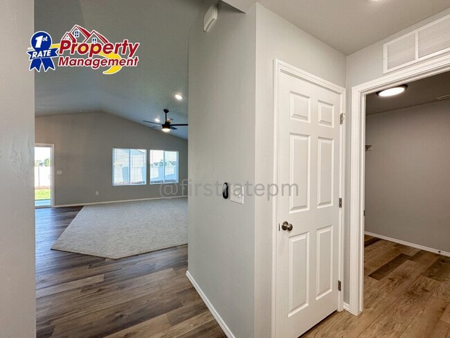 Foto del edificio - 11266 Newton St