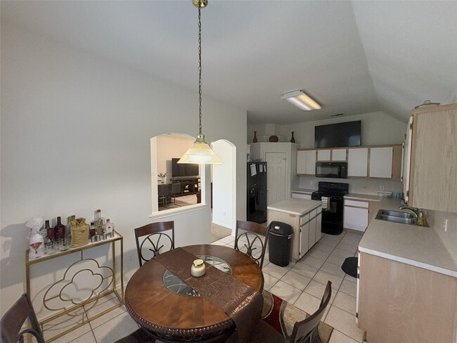 Building Photo - 2230 Laurel Oaks Dr