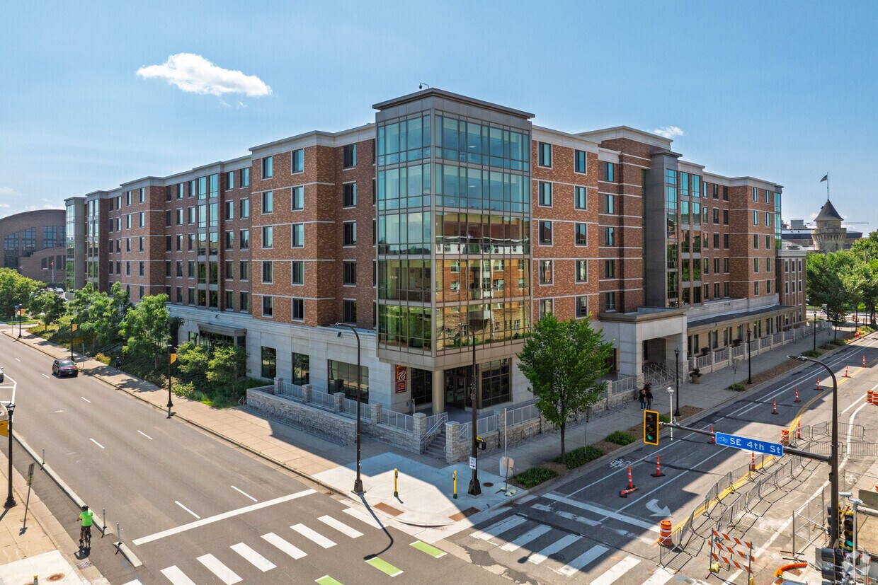 Foto principal - 17th Avenue Residence Hall