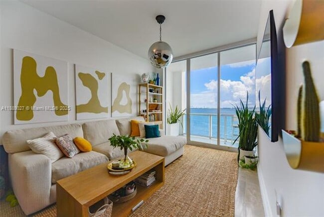 Foto del edificio - 725 NE 22nd St