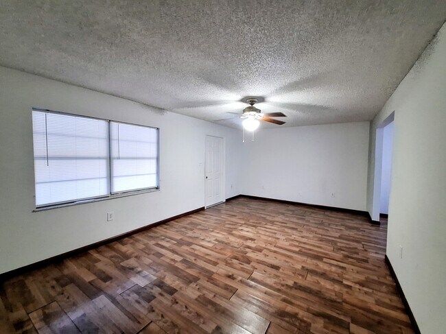 Foto del edificio - 700 E Airport Blvd