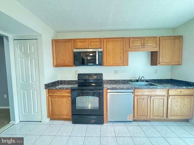 Building Photo - 7233 Mill Creek Ct