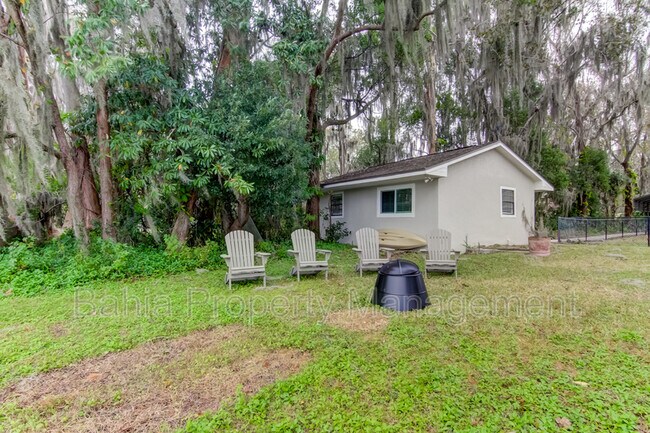 Foto del edificio - 318 Deer Cove Ln