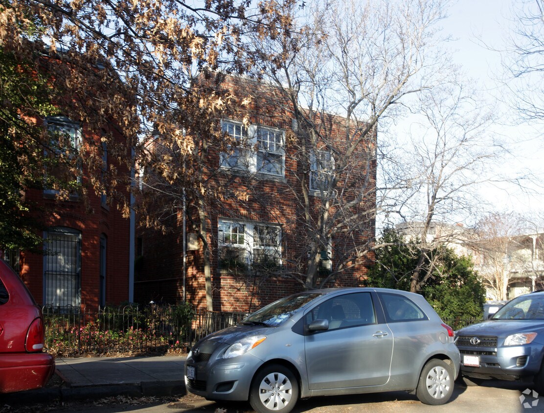 Building Photo - 421 A St NE