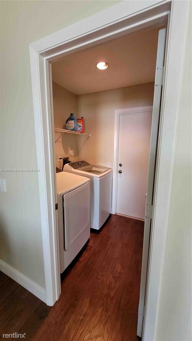 Building Photo - 3 br, 1 bath House - 790 Falling Water Rd