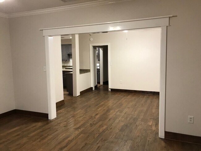 Foto del edificio - 1430 Hubert St