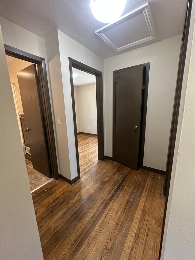 Foto del edificio - 1346 Kenwood Ave