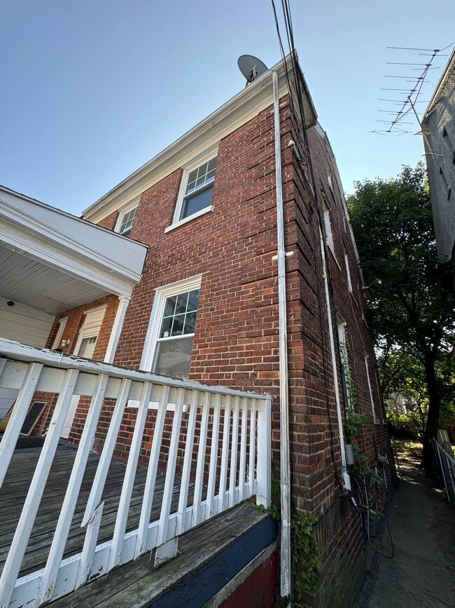 Building Photo - 309 East Ave