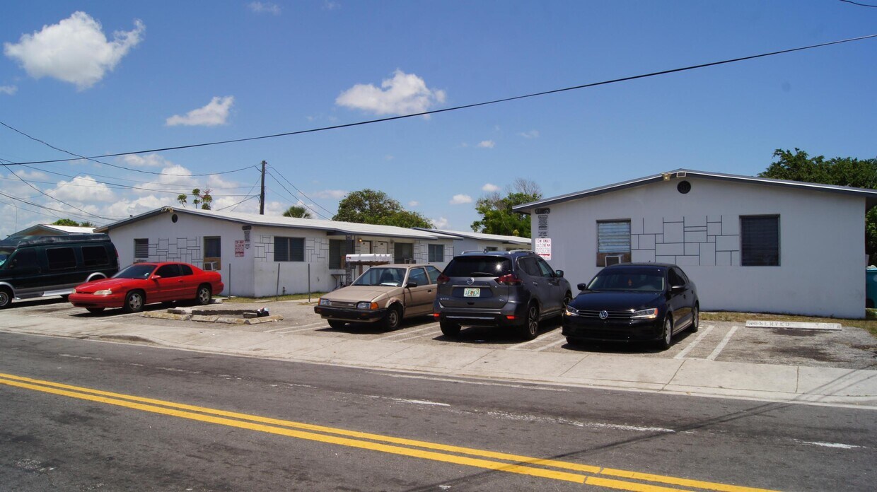 Primary Photo - 119 NW 10th Ave
