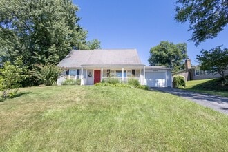 Building Photo - 12202 Foxhill Ln