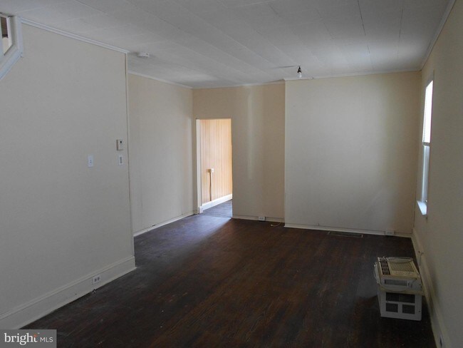 Building Photo - 627 Coleman Ave