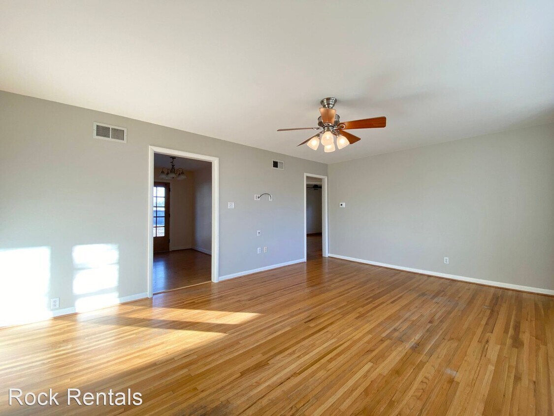 2 br, 1 bath House 76 Faircrest Dr. House Rental in Hutchinson, KS