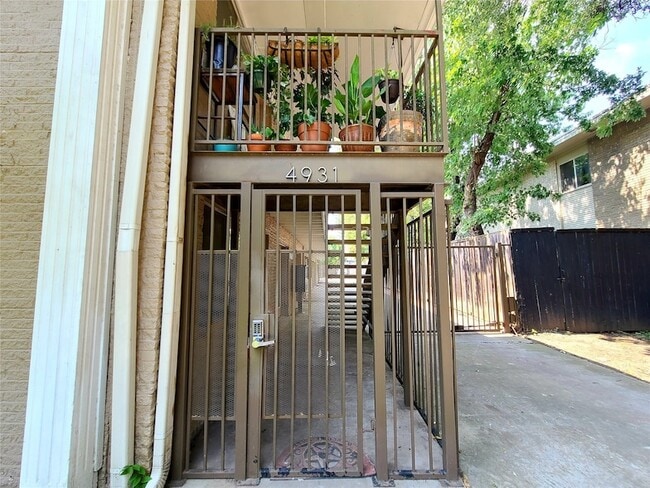 Building Photo - 4931 Junius St