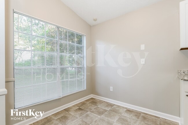Building Photo - 206 Red Oak Dr