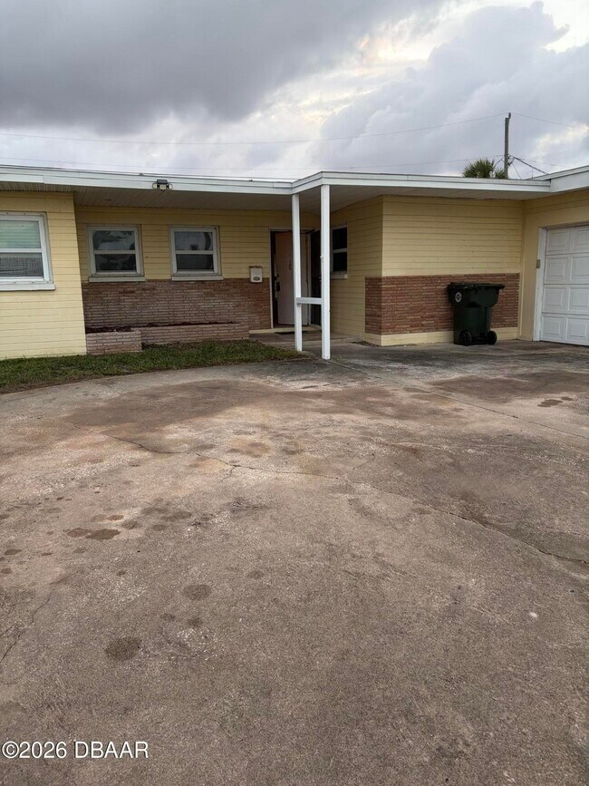 Building Photo - 2537 Coral Way W