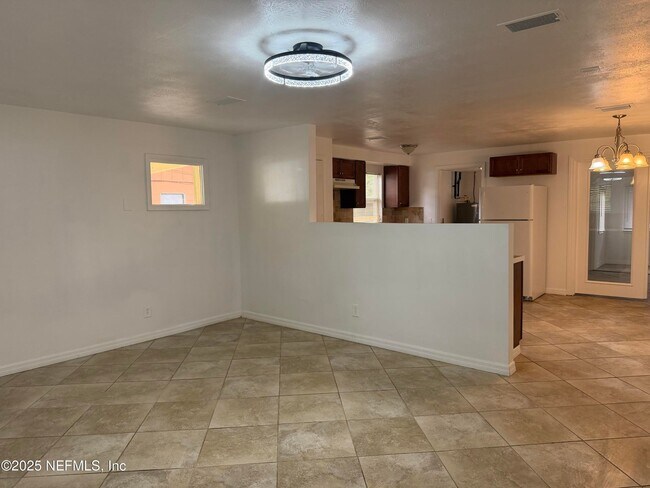 Foto del edificio - 2490 Woolery Dr