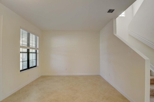 Building Photo - 8834 Willow Cove Ln