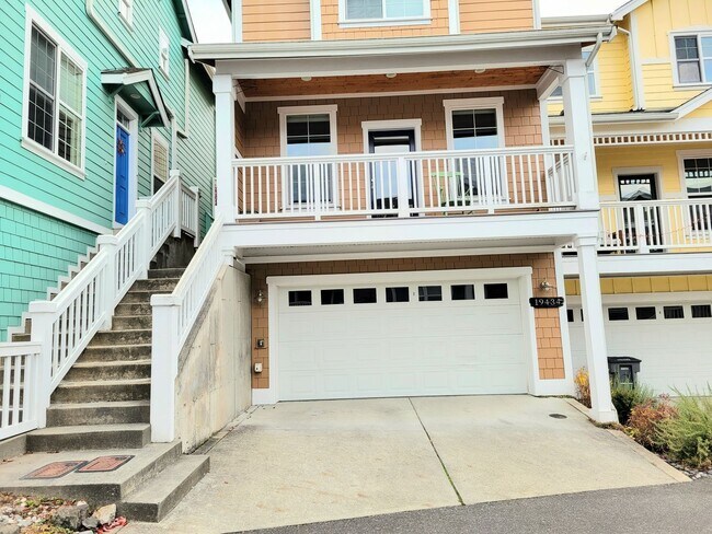 Building Photo - Lovely 2 Bedroom Townhouse Within Walking Distance to Historic Downtown Poulsbo