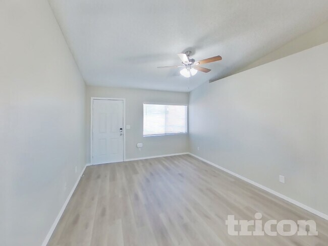 Foto del edificio - 10717 West Campbell Ave