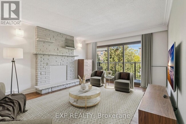 Building Photo - 15 Carnation Ave