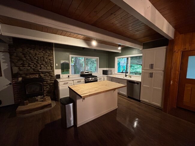 Building Photo - 51725 Jasper Ln