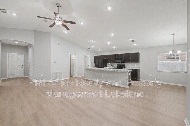 Foto del edificio - 7918 Chestnut View Dr