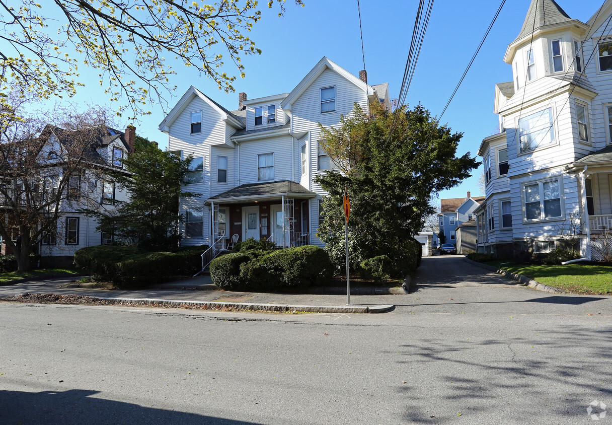 Building Photo - 151-153 Brown St