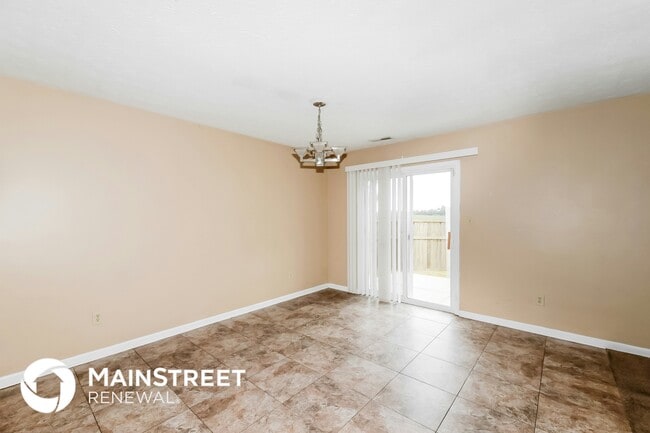 Building Photo - 2525 Grand Fir Dr