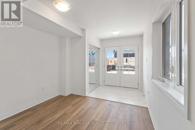 Building Photo - 12 Feather Rd