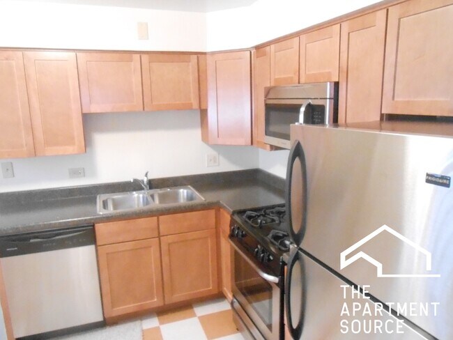 Building Photo - 1644 W Sherwin Ave