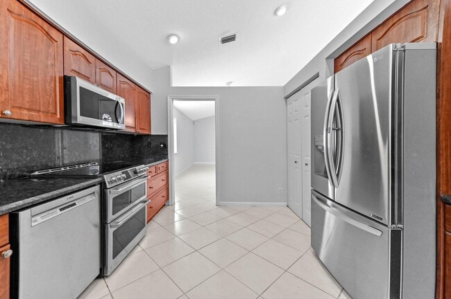 Building Photo - 14066 Glenlyon Ct