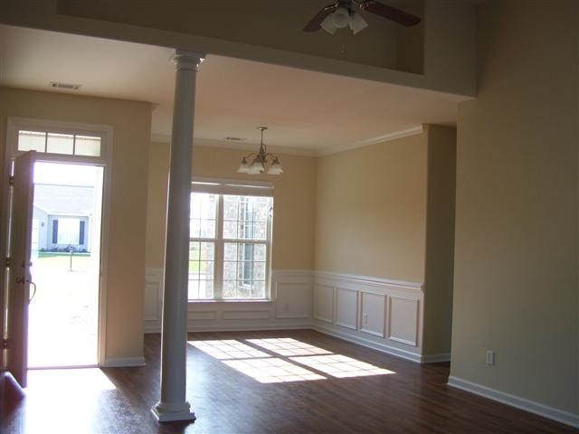Building Photo - 218 Willow Point Ln