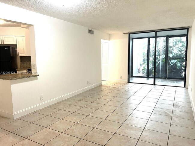 Foto del edificio - 210 Lake Pointe Dr