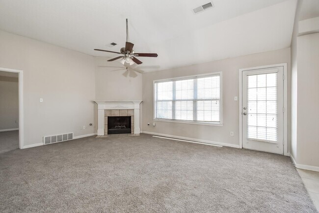 Building Photo - 9254 Tamhaven Dr