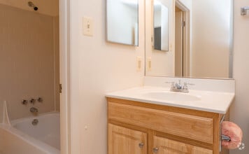 2BR, 1.5BA - 844 SF - Woodsdale Apartments