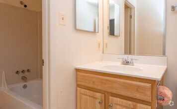 2BR, 1.5BA - 844 SF - Woodsdale Apartments