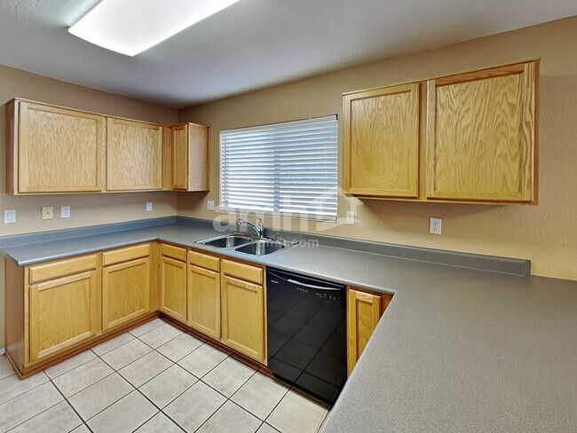 Foto del edificio - 9318 E Fairfield St