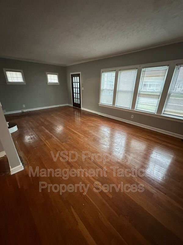 Foto del edificio - 10615 S Highland Ave