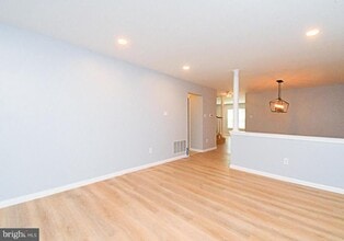 Building Photo - 604 Ascot Ct