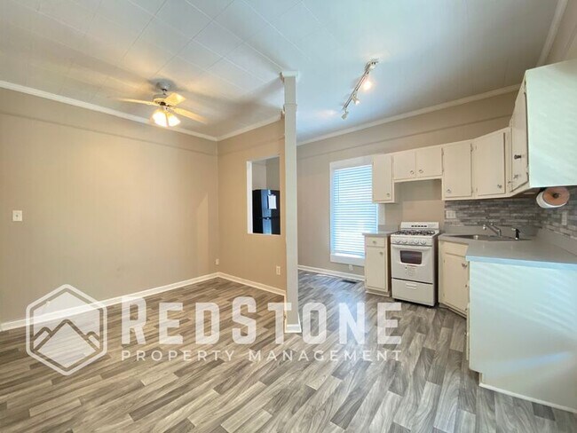 Building Photo - 411 Oneida St